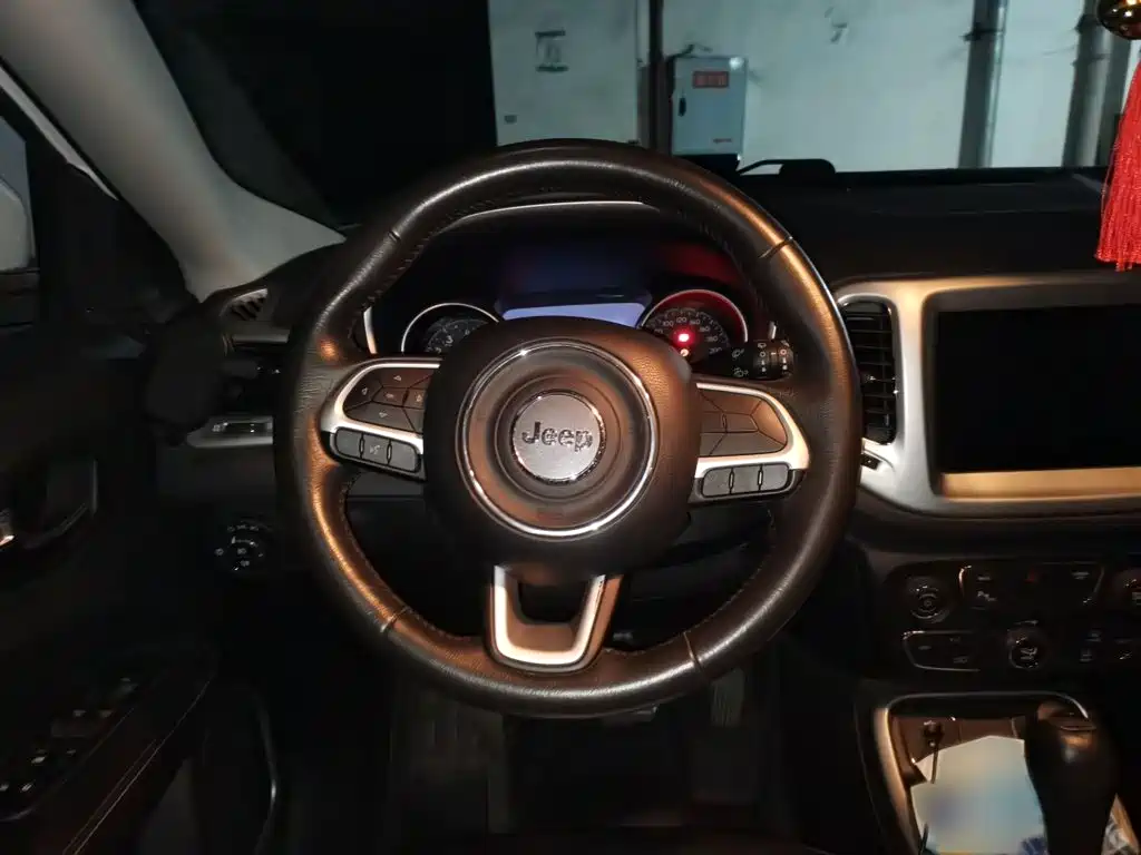 Jeep Compass 2018 — фото 3