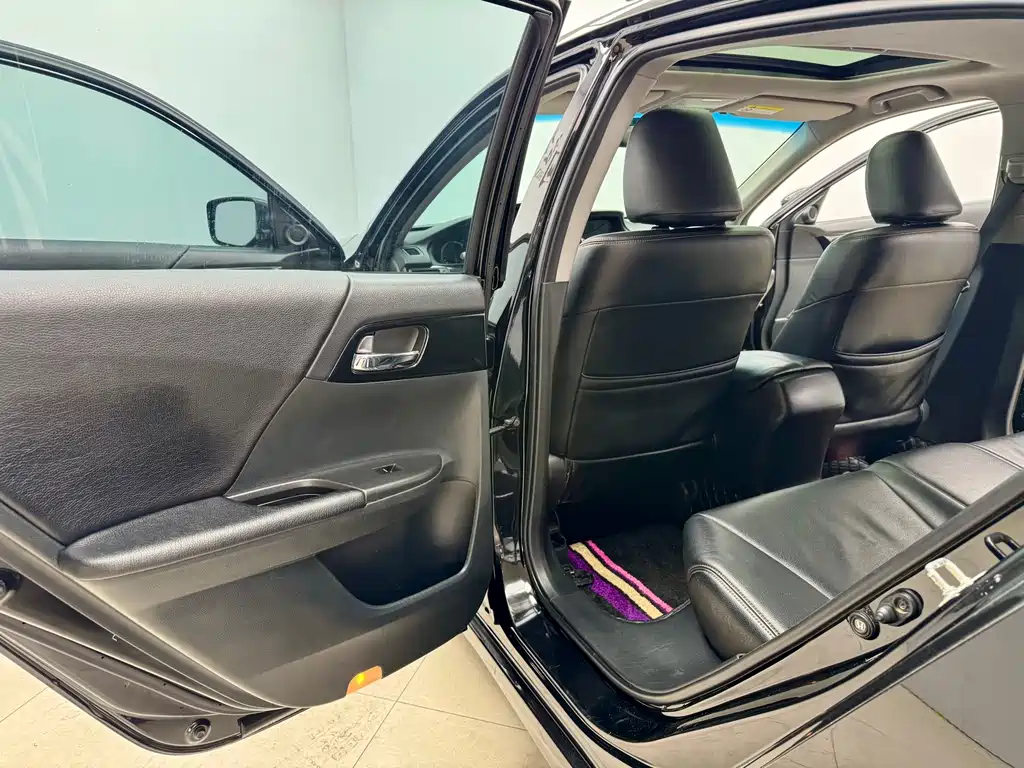 Honda Accord 2017 — фото 10