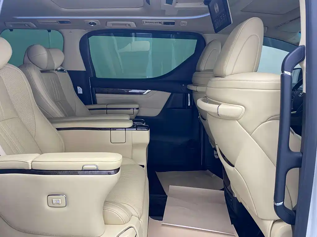 Toyota Alphard 2019 — фото 18