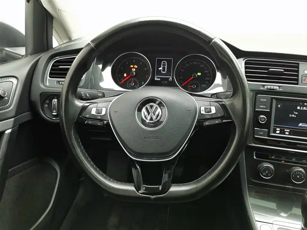 Volkswagen Golf 2018 — фото 11