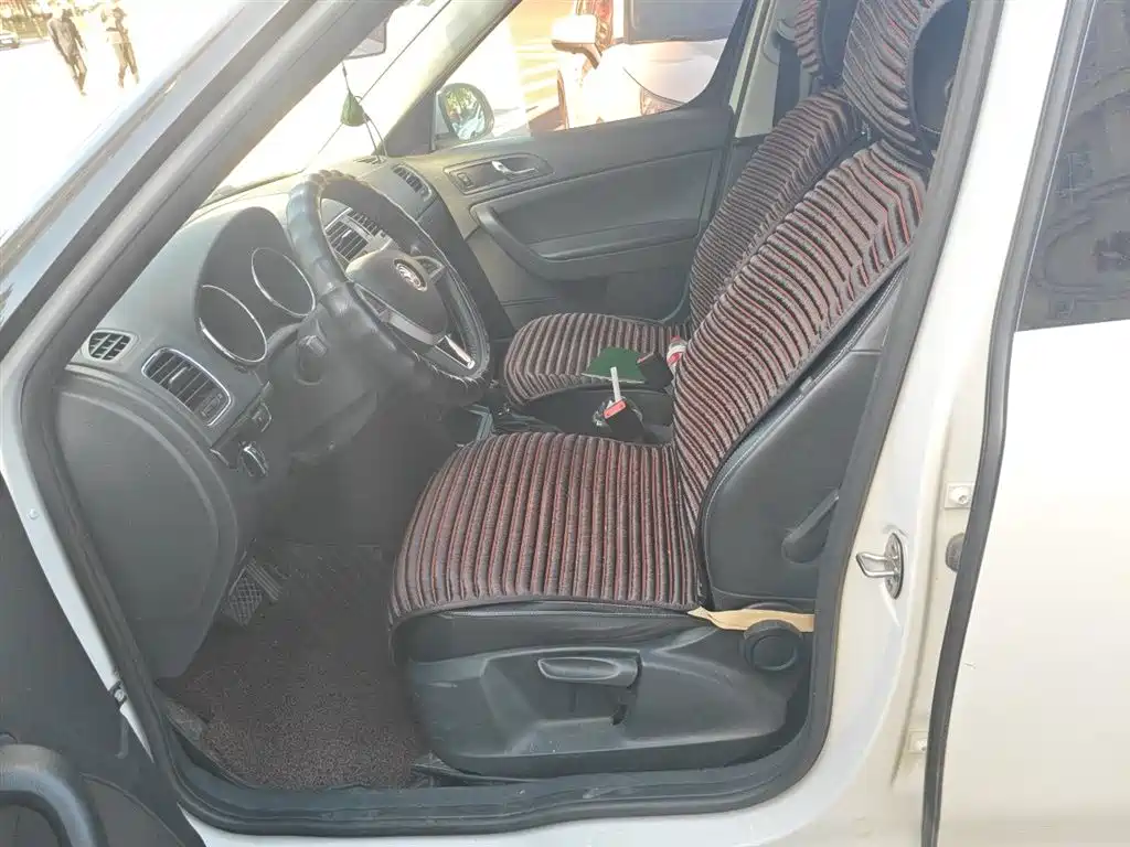 Skoda Yeti 2018 — фото 12