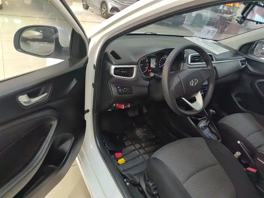 Hyundai Verna 2018 — фото 12
