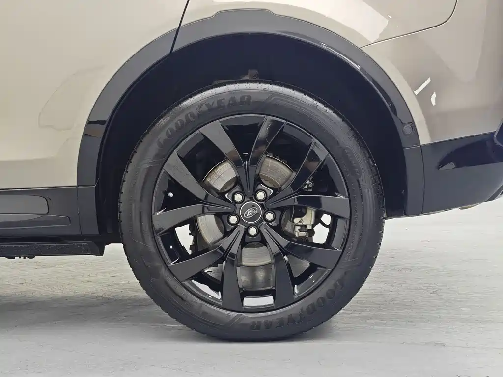 Land Rover Discovery Sport 2023 — фото 17