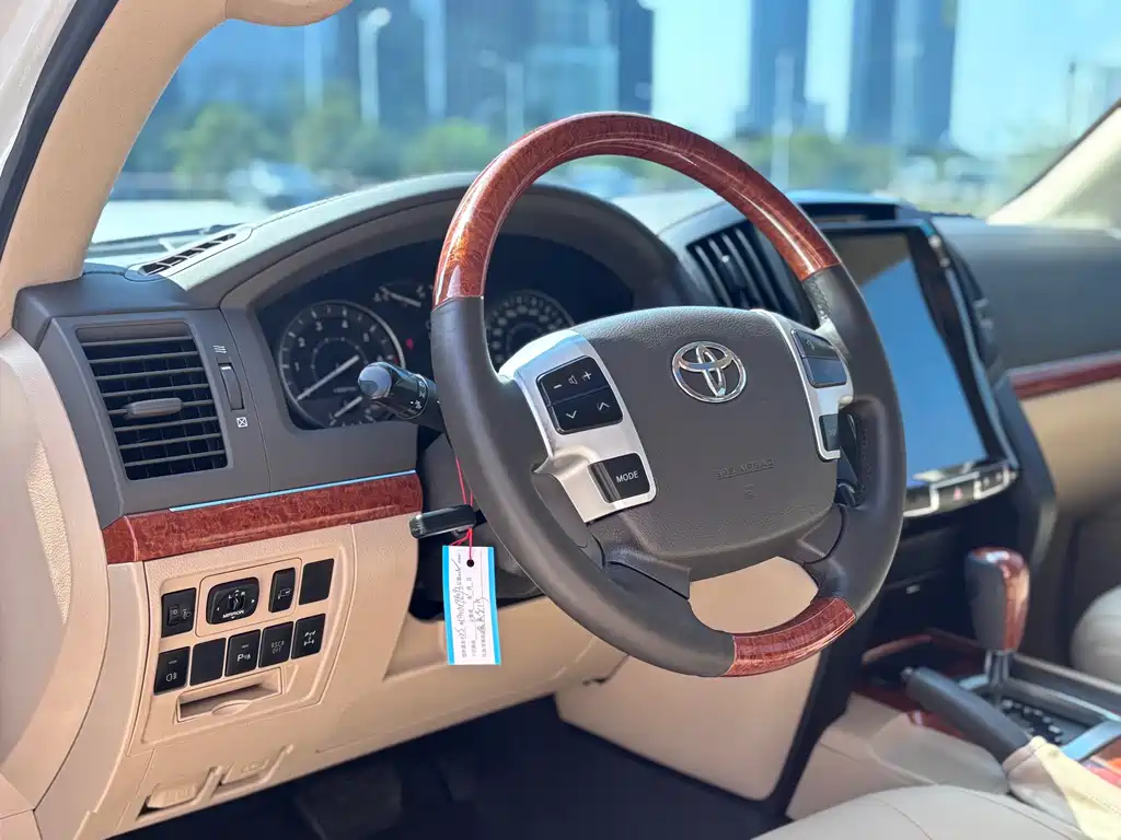 Toyota Land Cruiser 2015 — фото 12