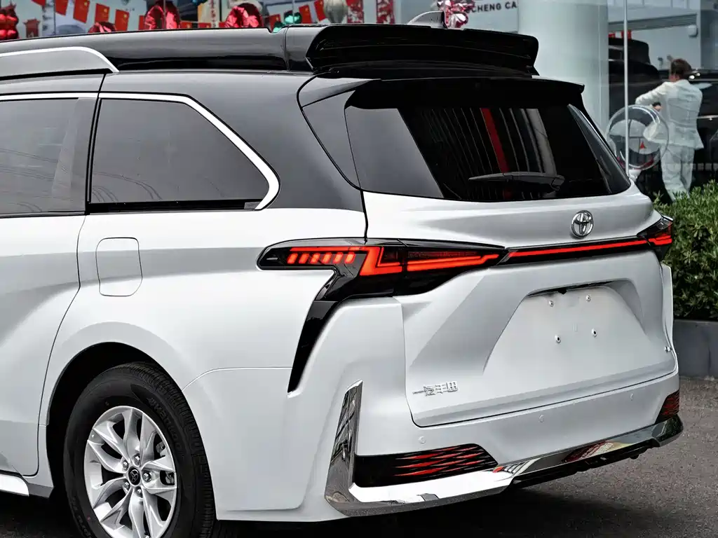 Toyota Granvia — фото 27