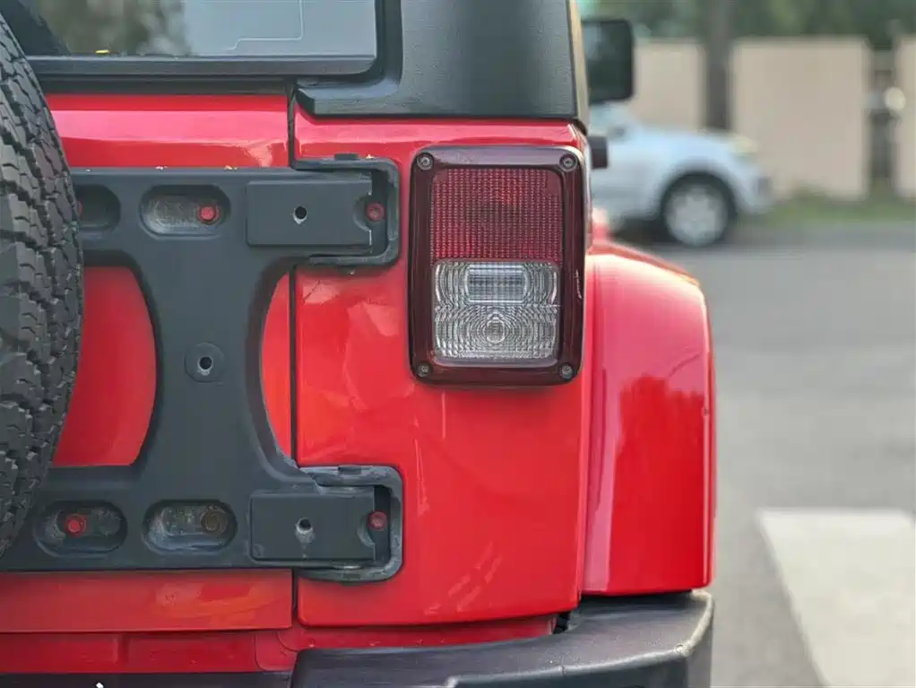 Jeep Wrangler 2017 — фото 10