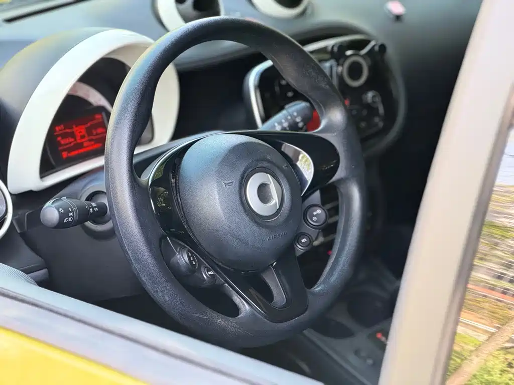 smart Fortwo 2018 — фото 19