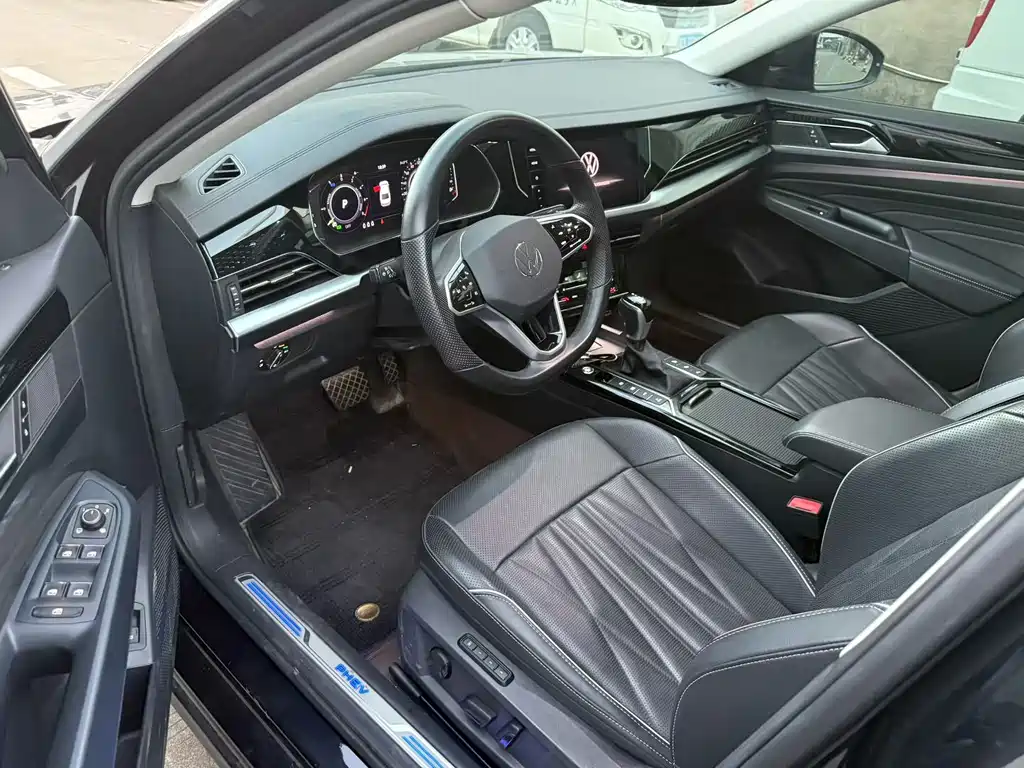 Volkswagen Passat Plug-In Hybrid 2023 — фото 3
