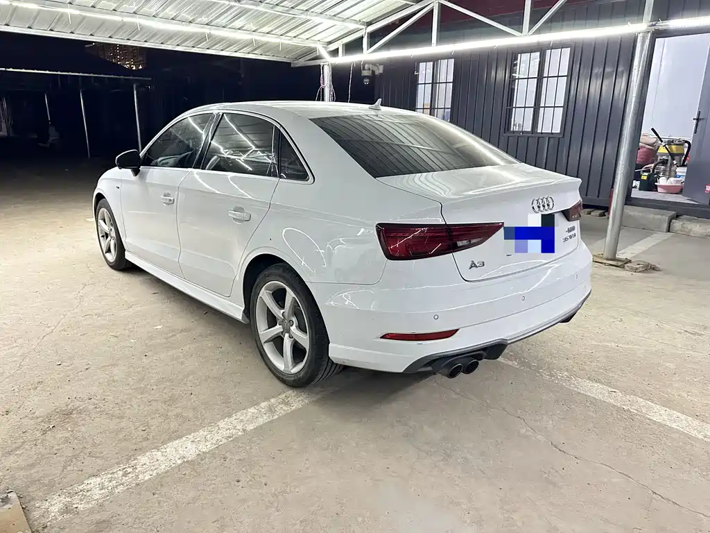 Audi A3 2018 — фото 9