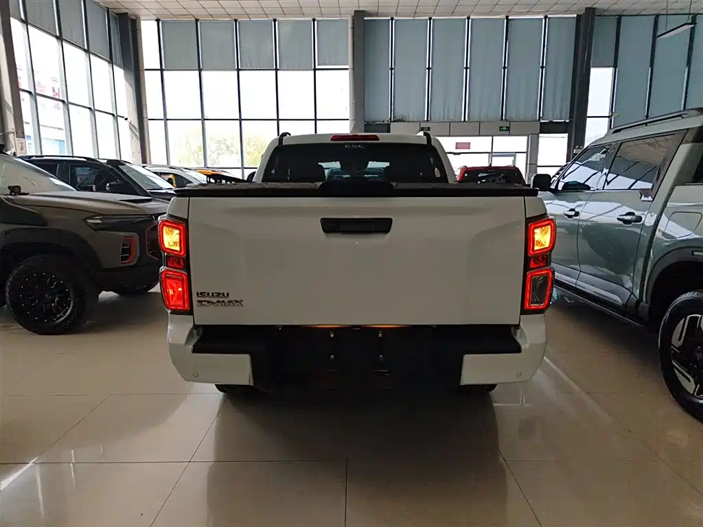 Isuzu D-MAX 2023 — фото 6