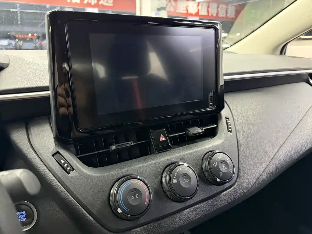 Toyota Corolla 2023 — фото 12