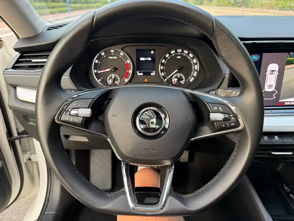 Skoda Octavia 2022 — фото 10