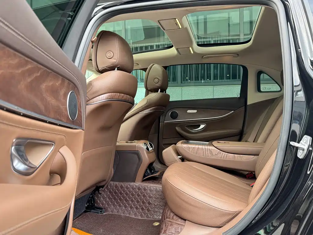 Mercedes-Benz E-Class 2020 — фото 16