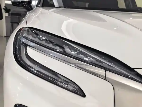 Hongqi HS3 2024
