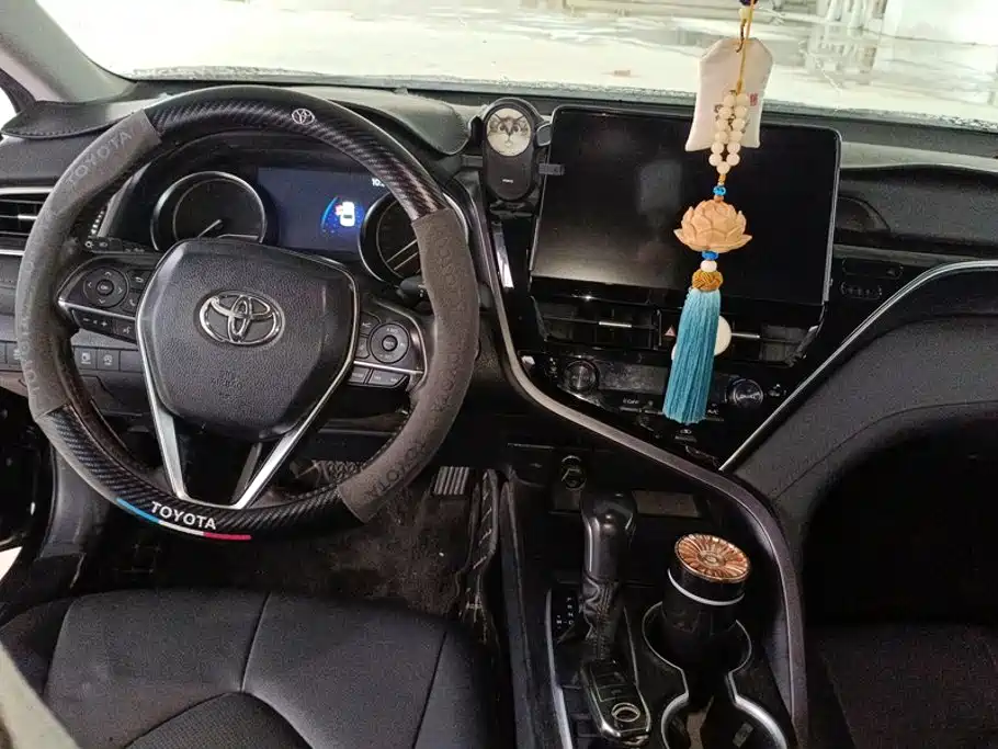 Toyota Camry 2023 — фото 12