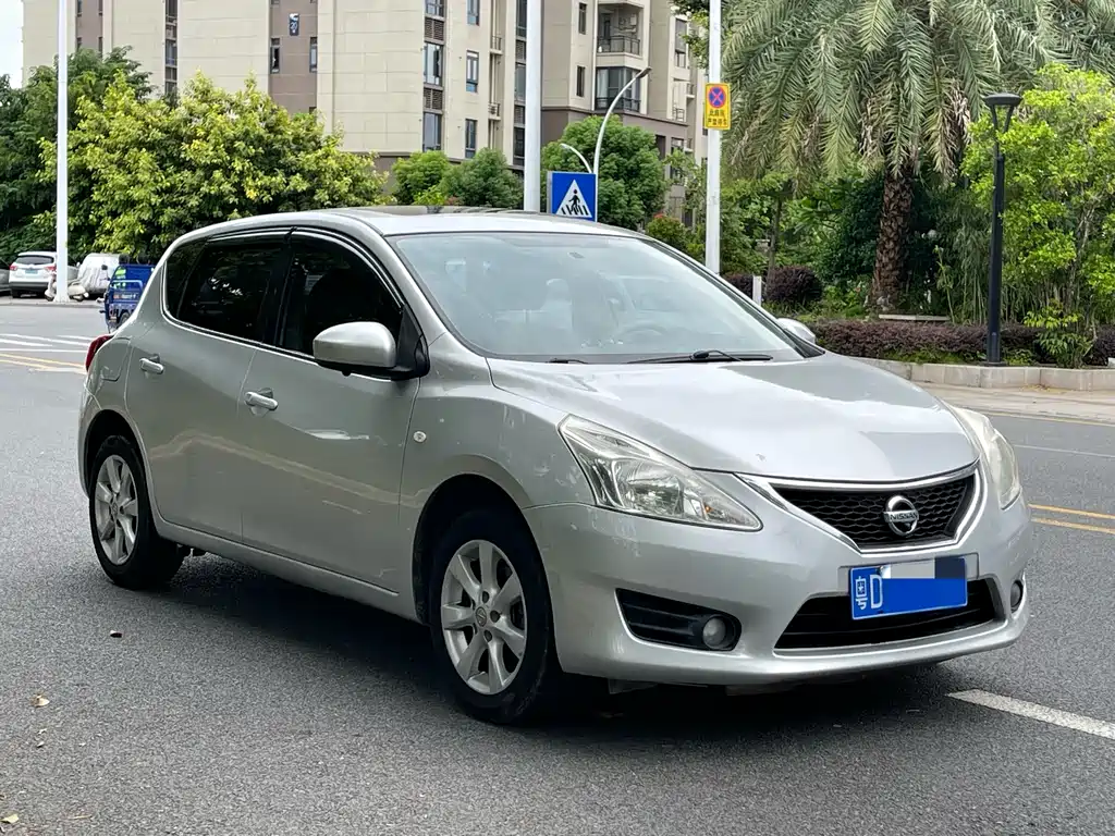 Nissan Tiida 2015