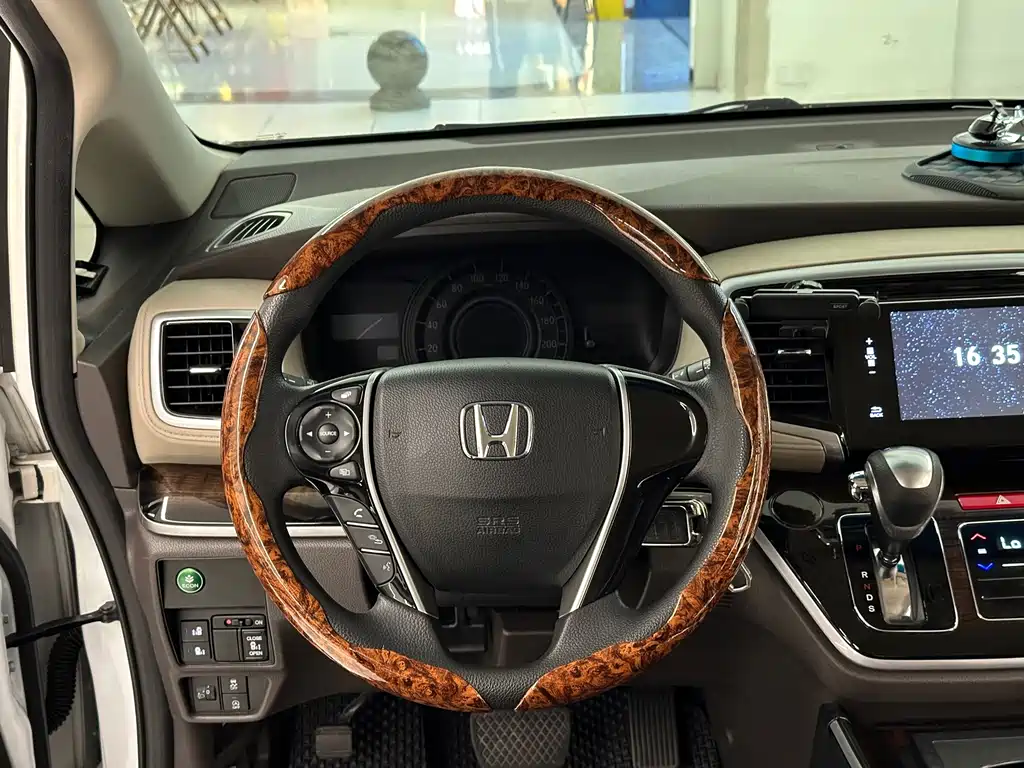 Honda Odyssey 2017 — фото 16