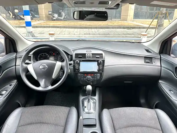 Nissan Tiida 2013