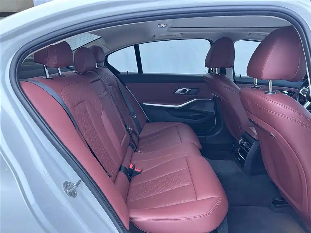 BMW 3 Series 2023 — фото 13