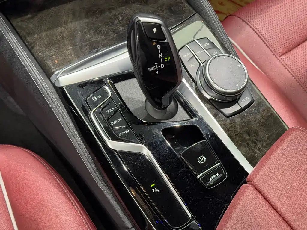 BMW 5 Series 2022 — фото 16