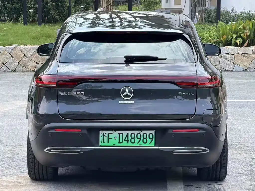 Mercedes-Benz EQC 2022 — фото 13