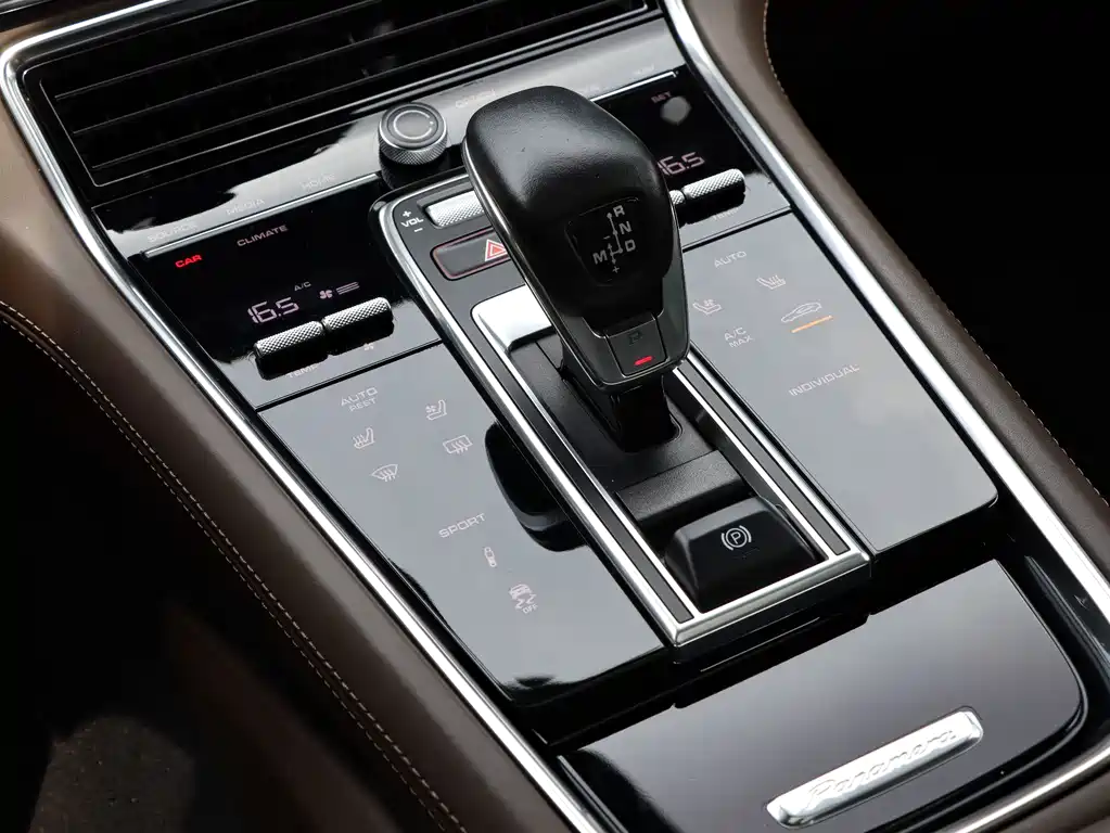 Porsche Panamera 2020 — фото 17