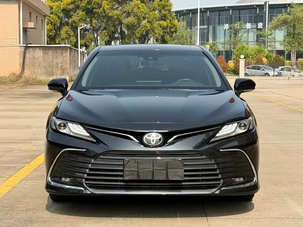 Toyota Camry 2021 — фото 2