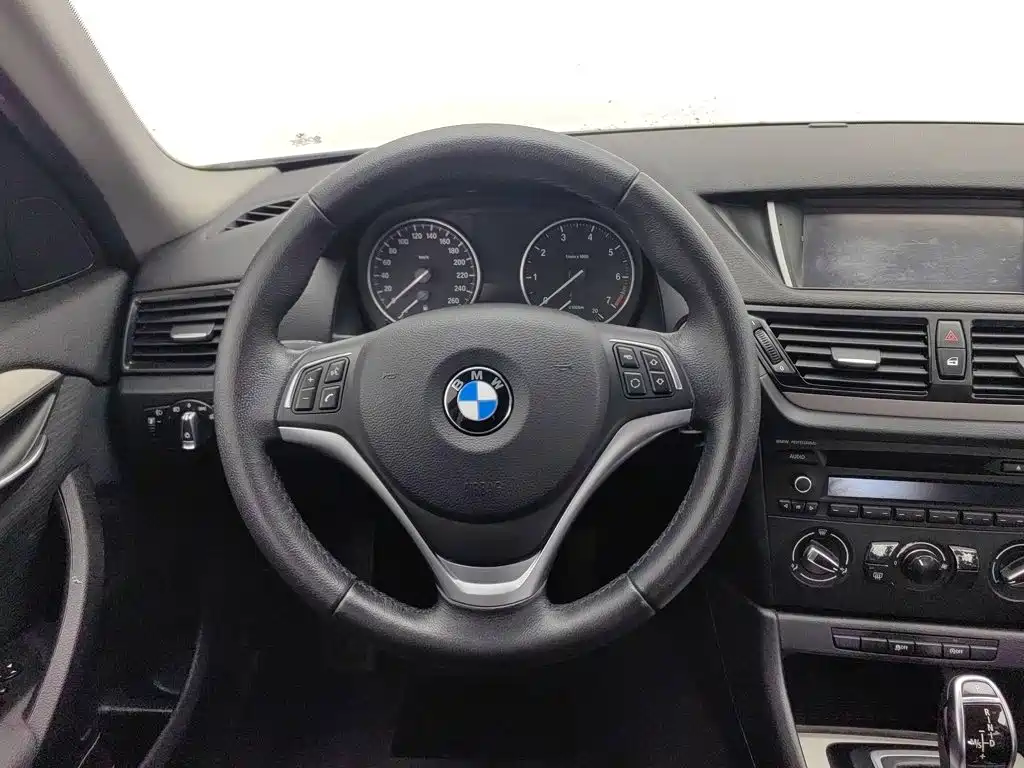 BMW X1 2014 — фото 11