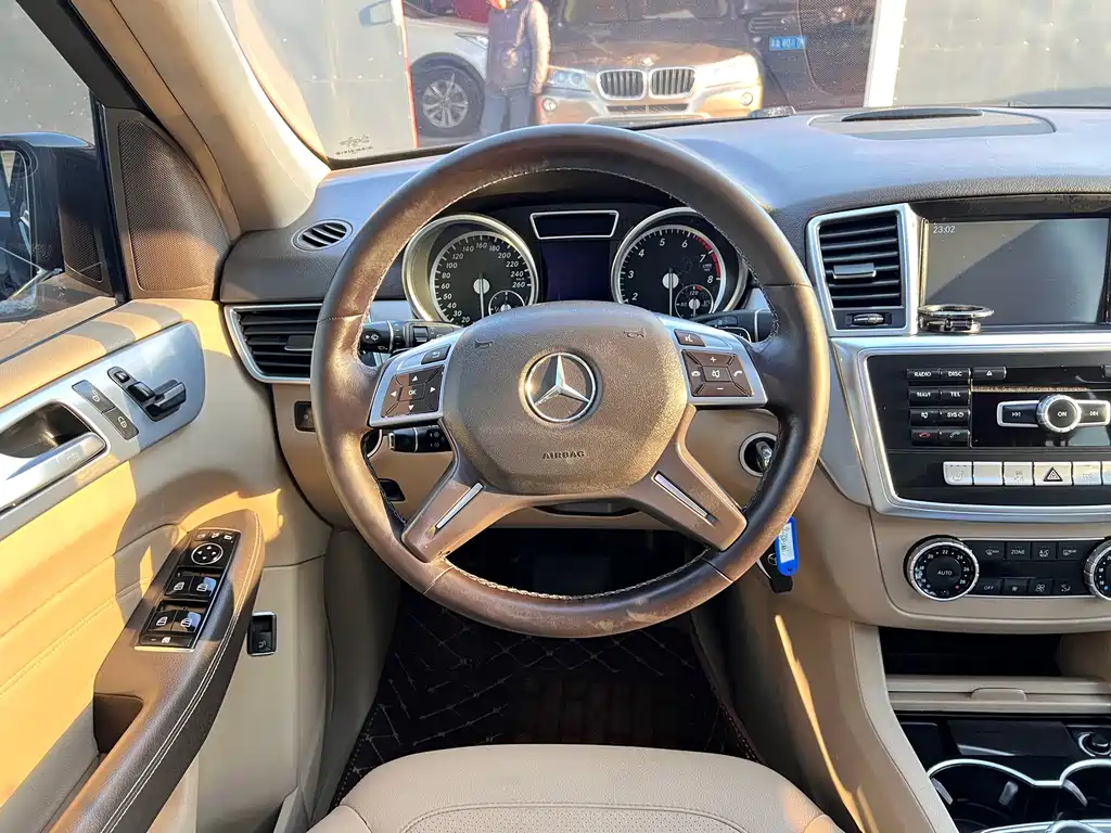 Mercedes-Benz M-Class 2015 — фото 15