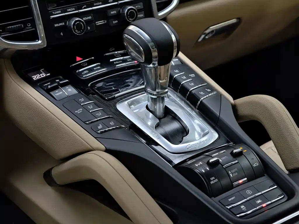 Porsche Cayenne 2015 — фото 29
