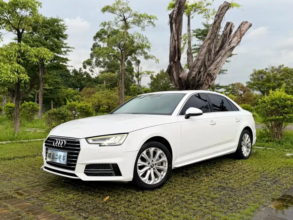 Audi A4L 2019 — фото 1