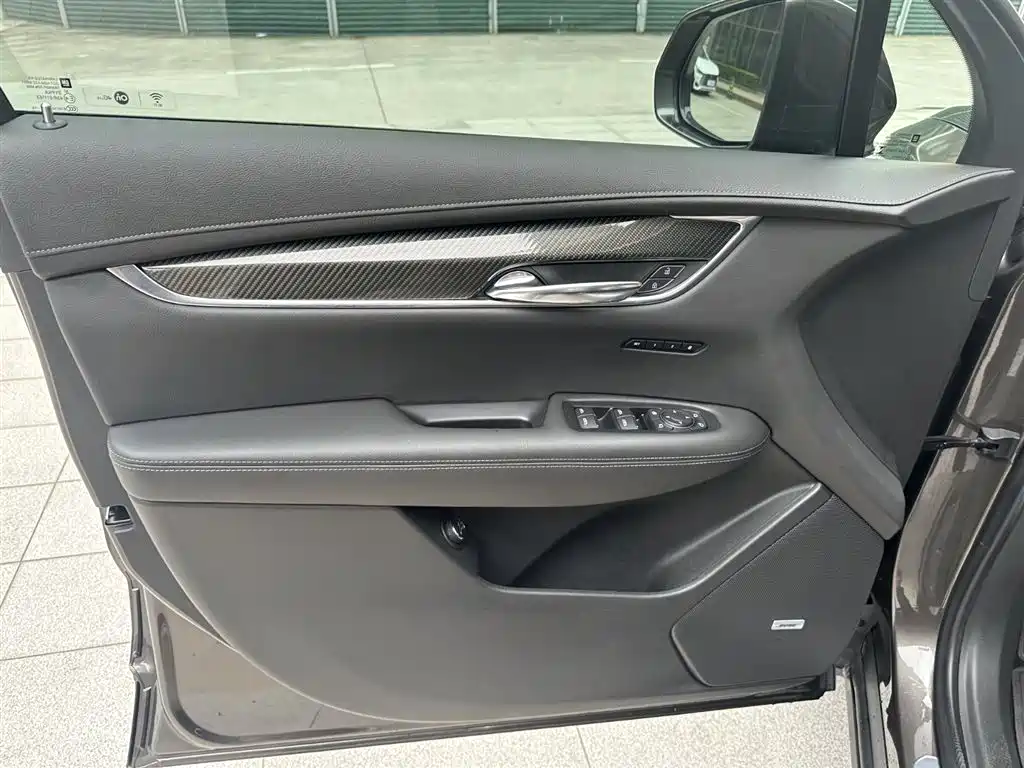 Cadillac XT6 2023 — фото 17