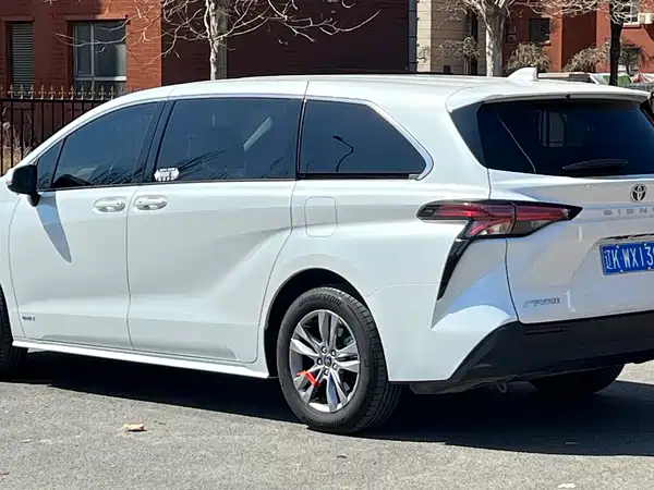 Toyota Sienna 2024