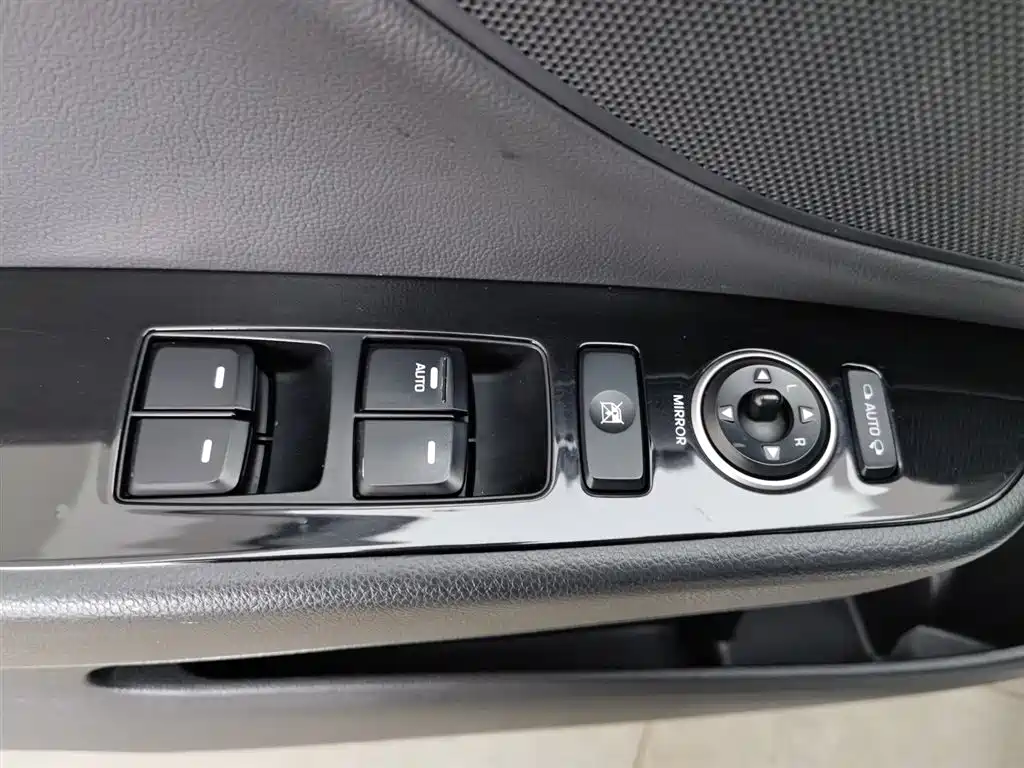 Hyundai Mistra 2014 — фото 9