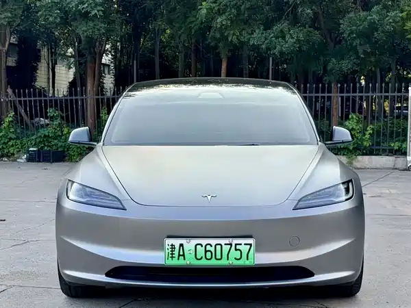 Tesla Model 3 2025