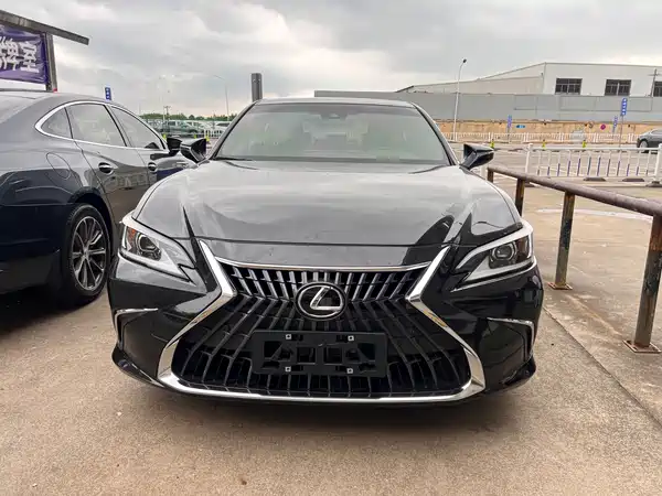 Lexus ES 2023