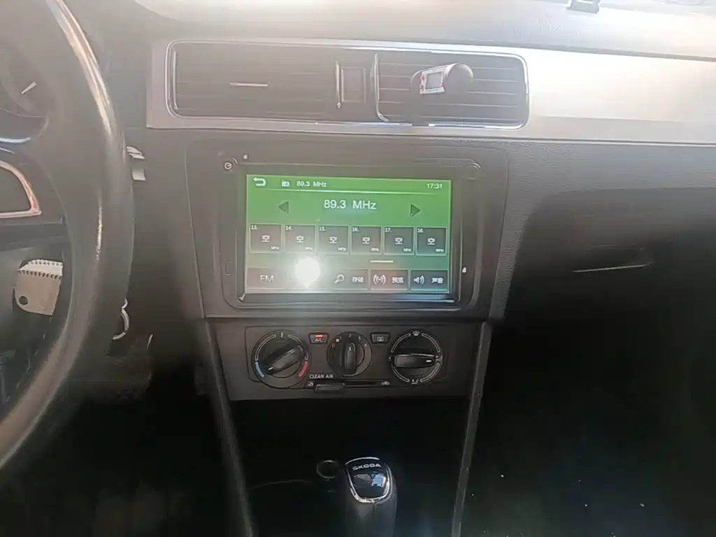 Skoda Rapid Spaceback 2019 — фото 13