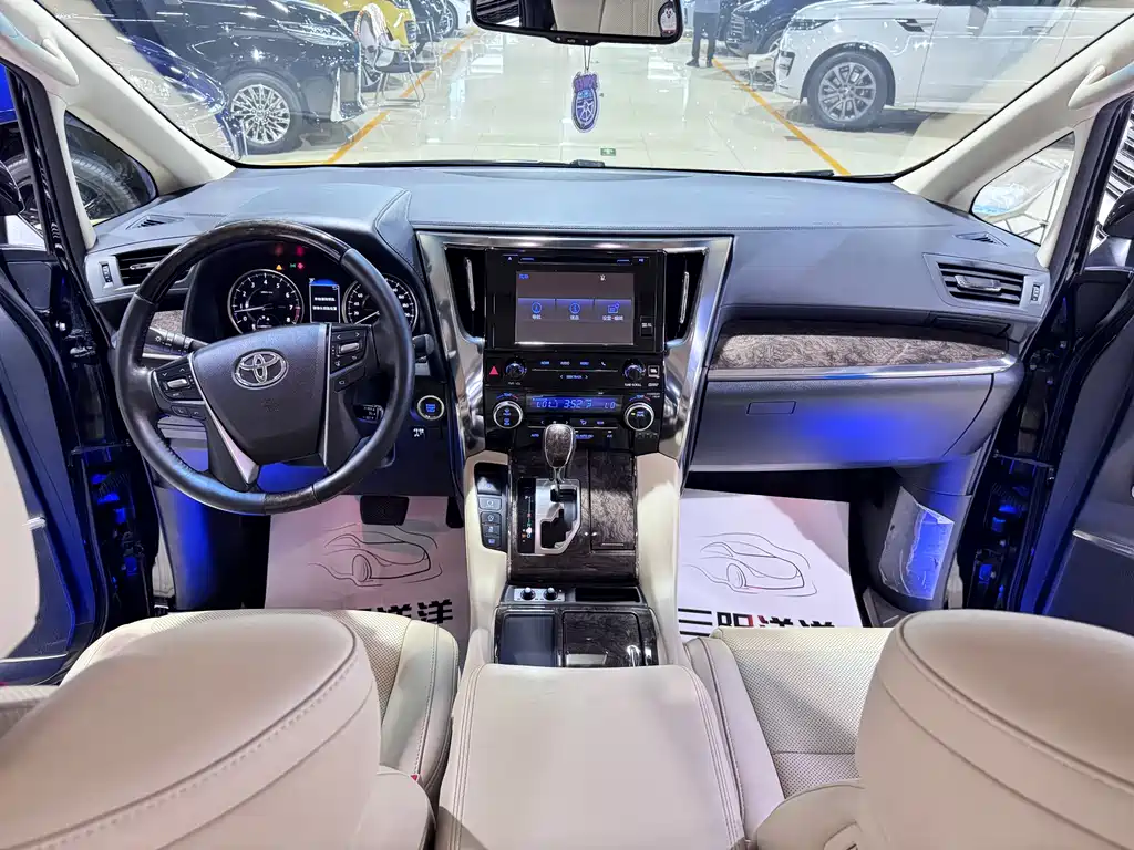 Toyota Alphard 2019 — фото 4