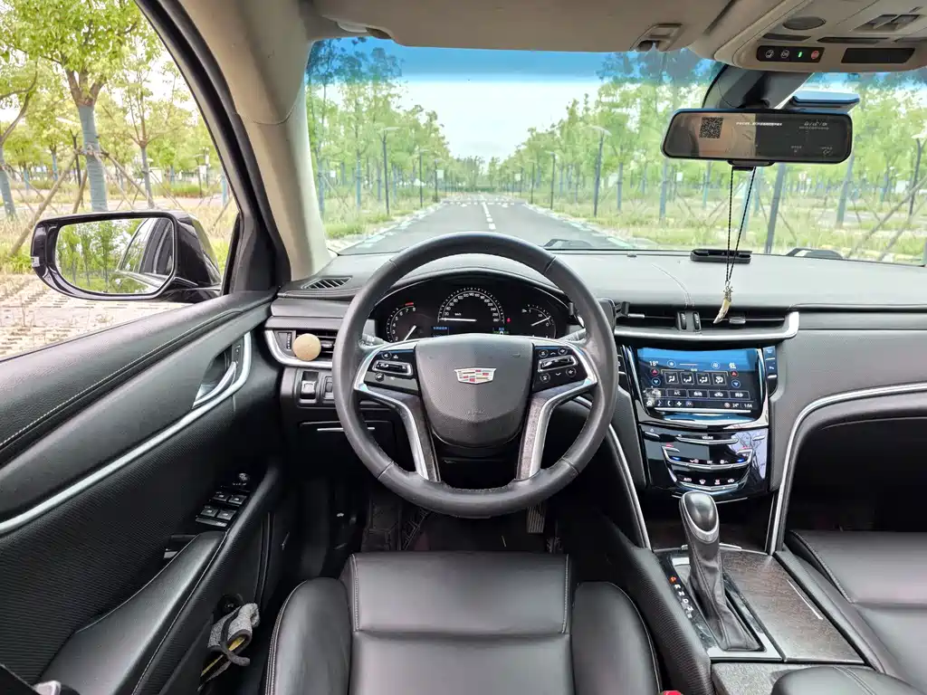 Cadillac XTS 2018 — фото 14