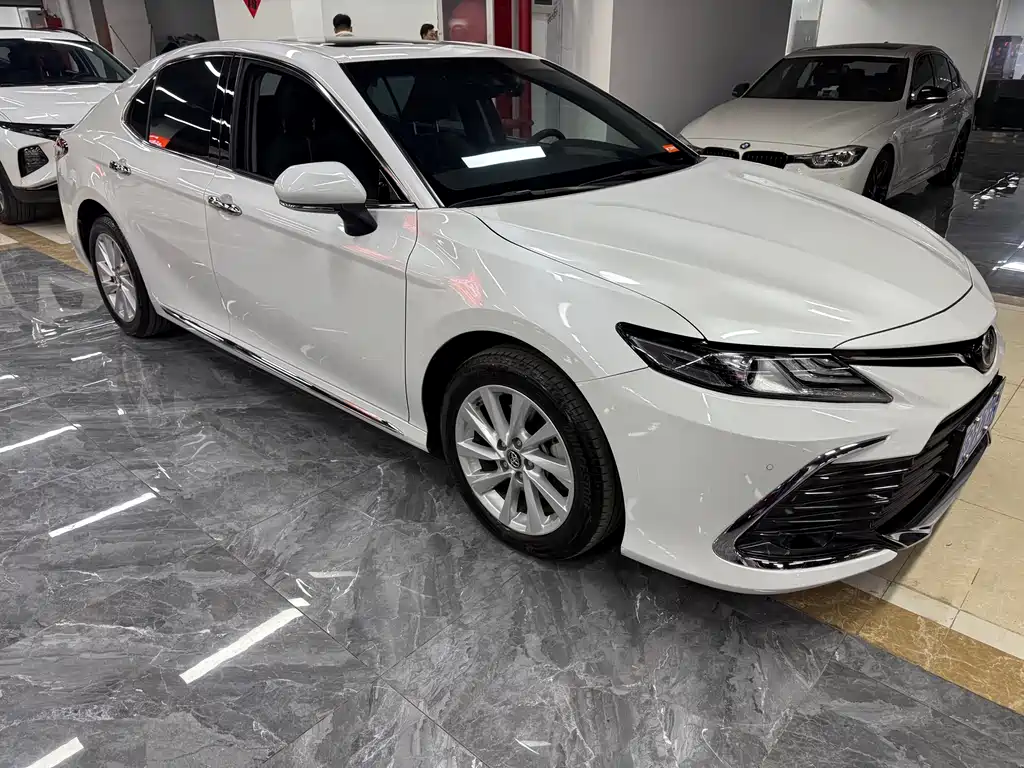 Toyota Camry 2024 — фото 4