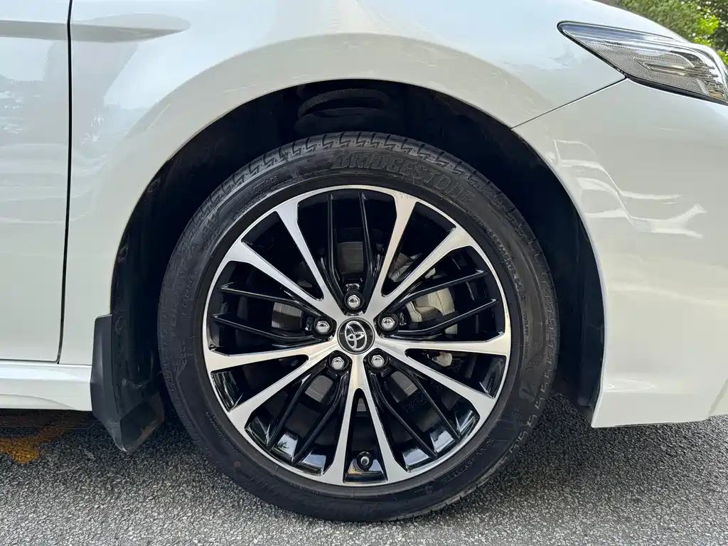 Toyota Camry 2020 — фото 12