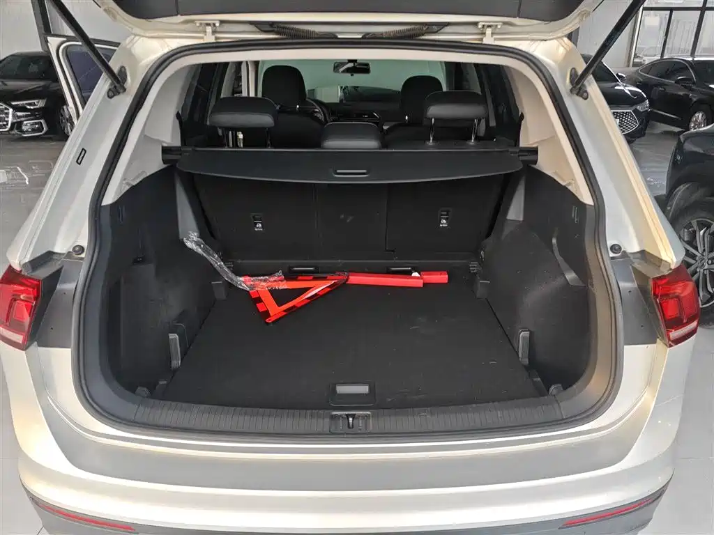 Volkswagen Tiguan L 2018 — фото 15