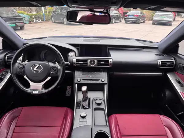 Lexus IS 2015