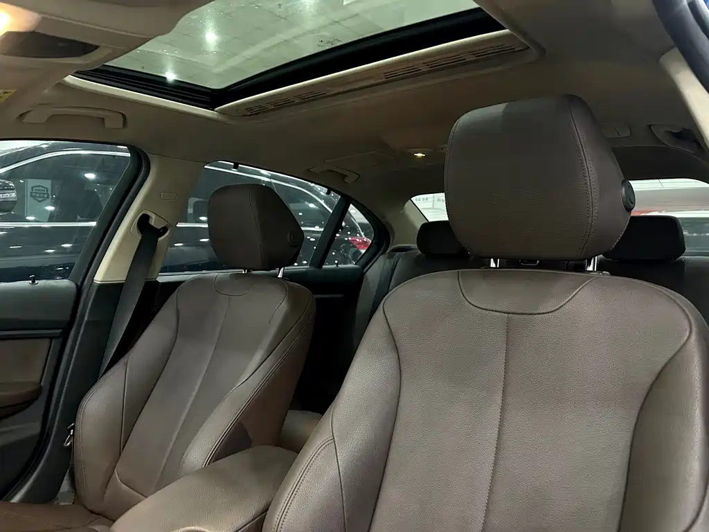 BMW 3 Series 2019 — фото 14