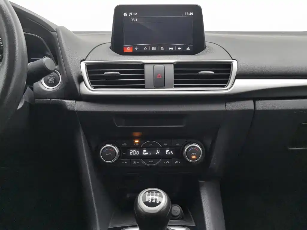 Mazda 3 Axela 2017 — фото 12