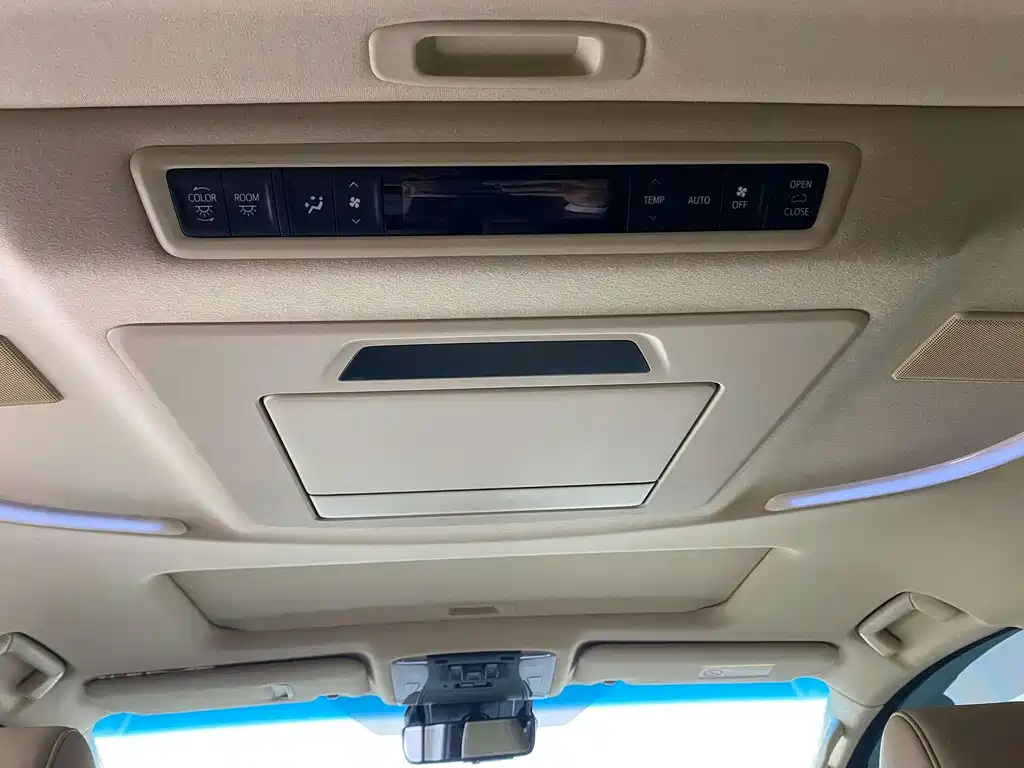 Toyota Alphard 2019 — фото 30