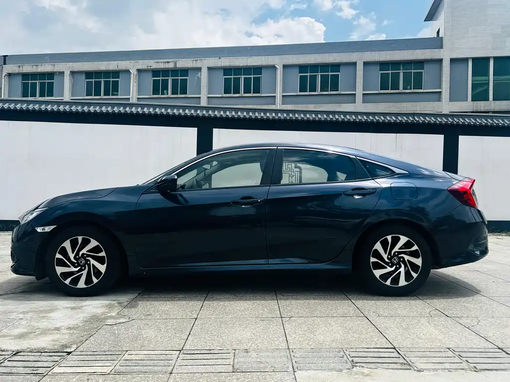 Honda Civic 2018 — фото 14