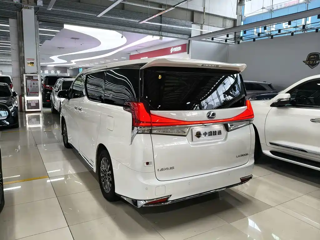 Lexus LM 2022 — фото 10