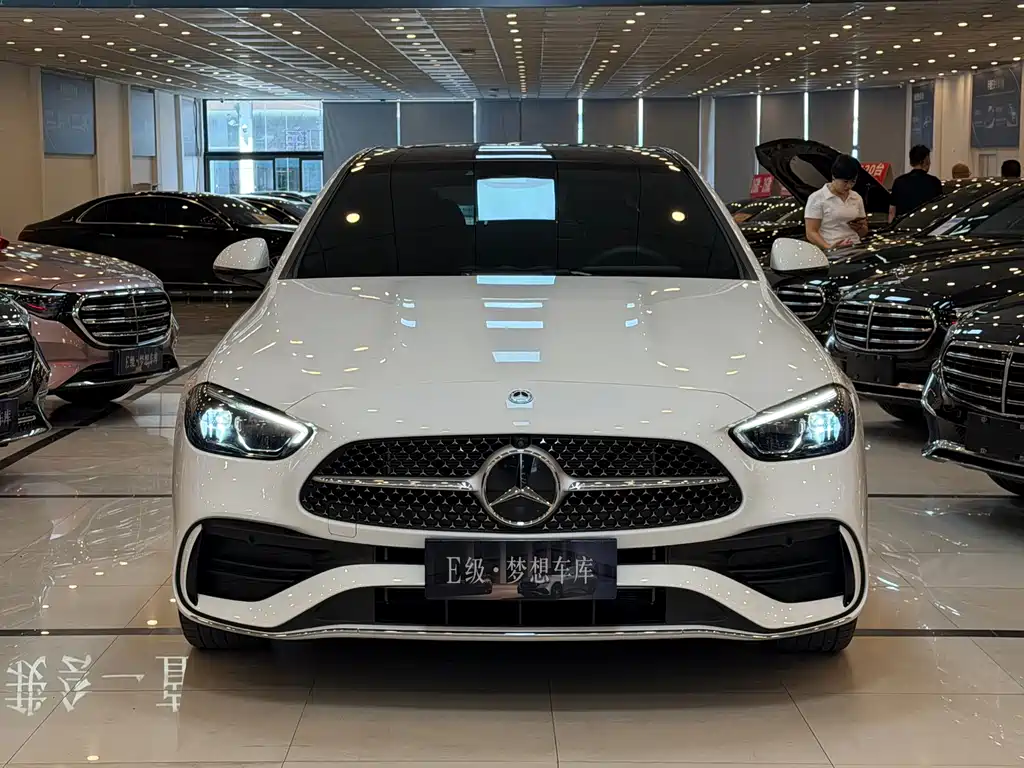 Mercedes-Benz C-Class 2025 — фото 1