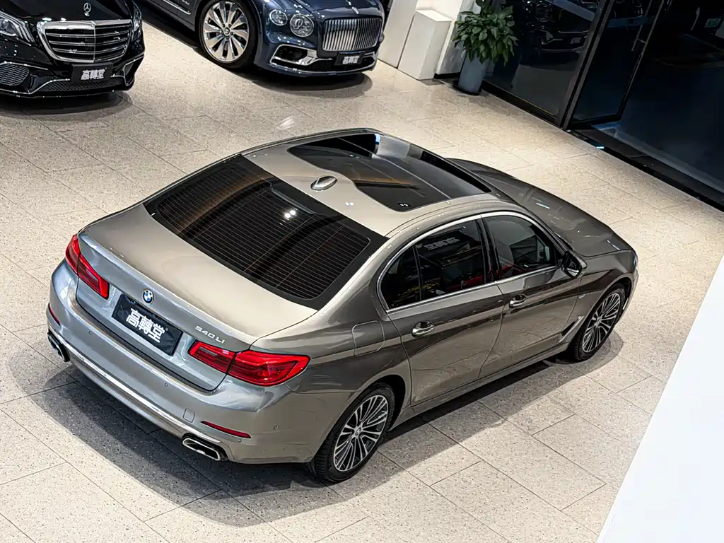 BMW 5 Series 2018 — фото 15